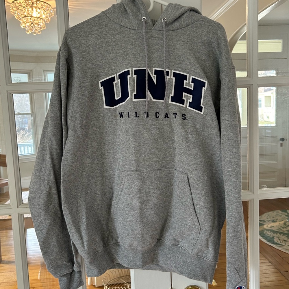 UNIVERSITY OF NEW HAMPSHIRE SWEATSHIRT
